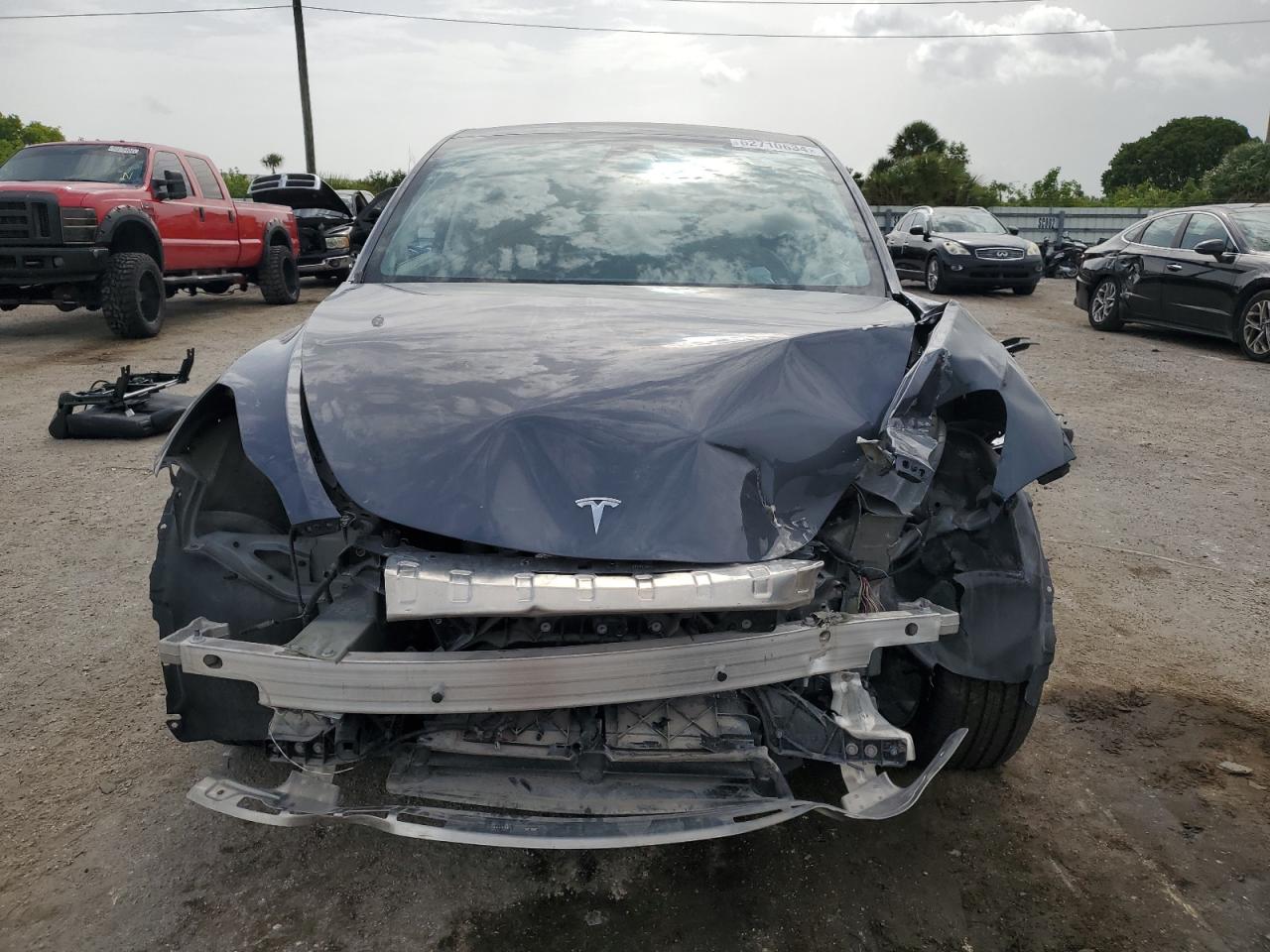 2021 Tesla Model Y vin: 5YJYGDEE3MF063319