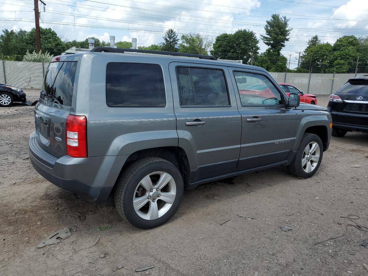 2012 Jeep Patriot Latitude vin: 1C4NJRFB7CD564211