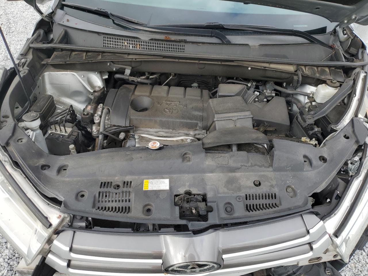 5TDZARFH1KS055109 2019 Toyota Highlander Le