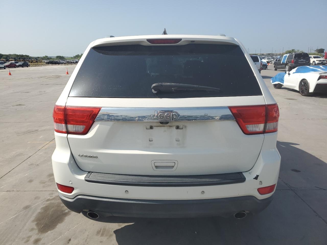 1J4RS4GT8BC573765 2011 Jeep Grand Cherokee Laredo