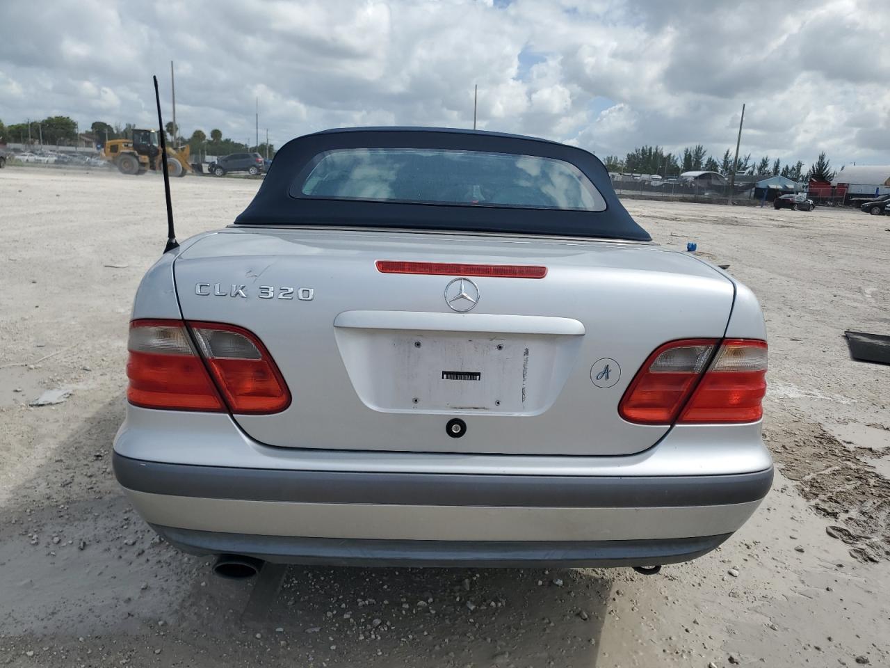 WDBLK65G5XT027301 1999 Mercedes-Benz Clk 320