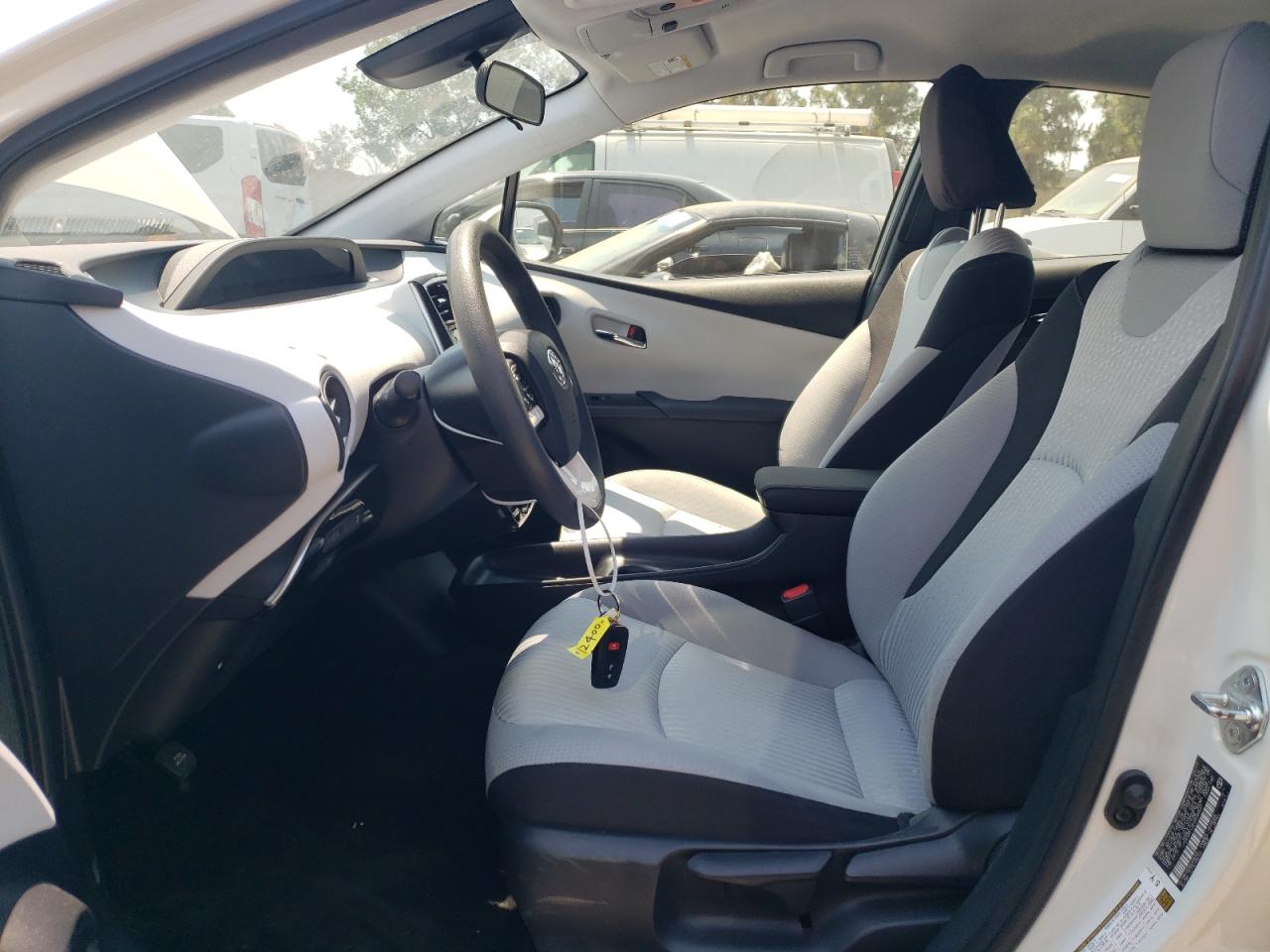 JTDKBRFU3H3548537 2017 Toyota Prius