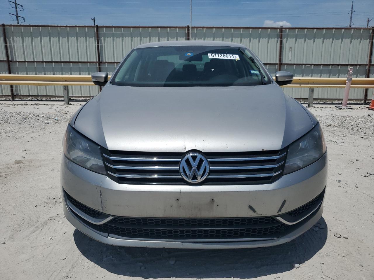 2013 Volkswagen Passat S vin: 1VWAH7A38DC028693