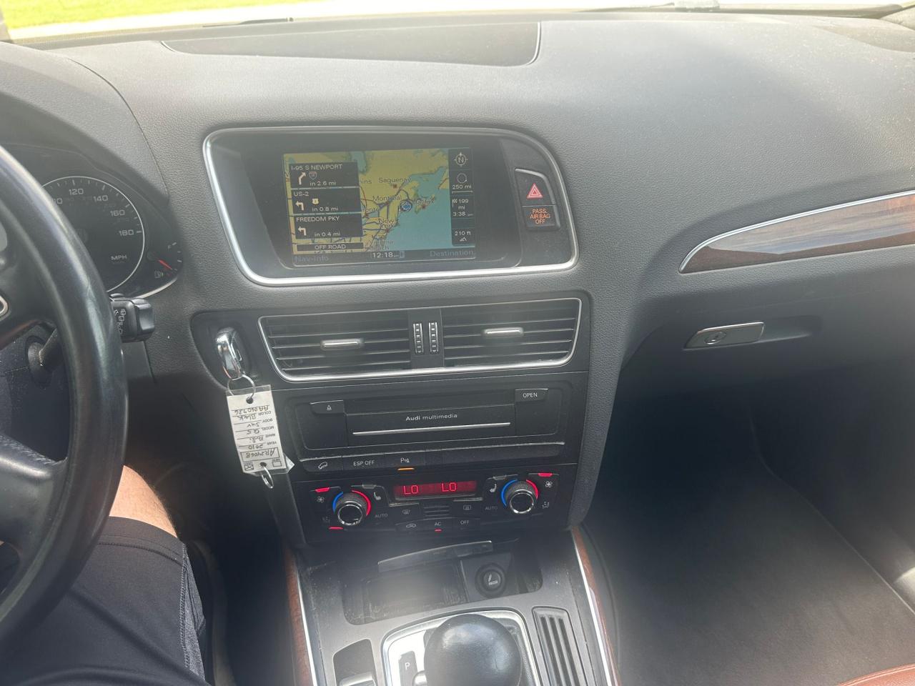 WA1LKAFP7AA060736 2010 Audi Q5 Premium