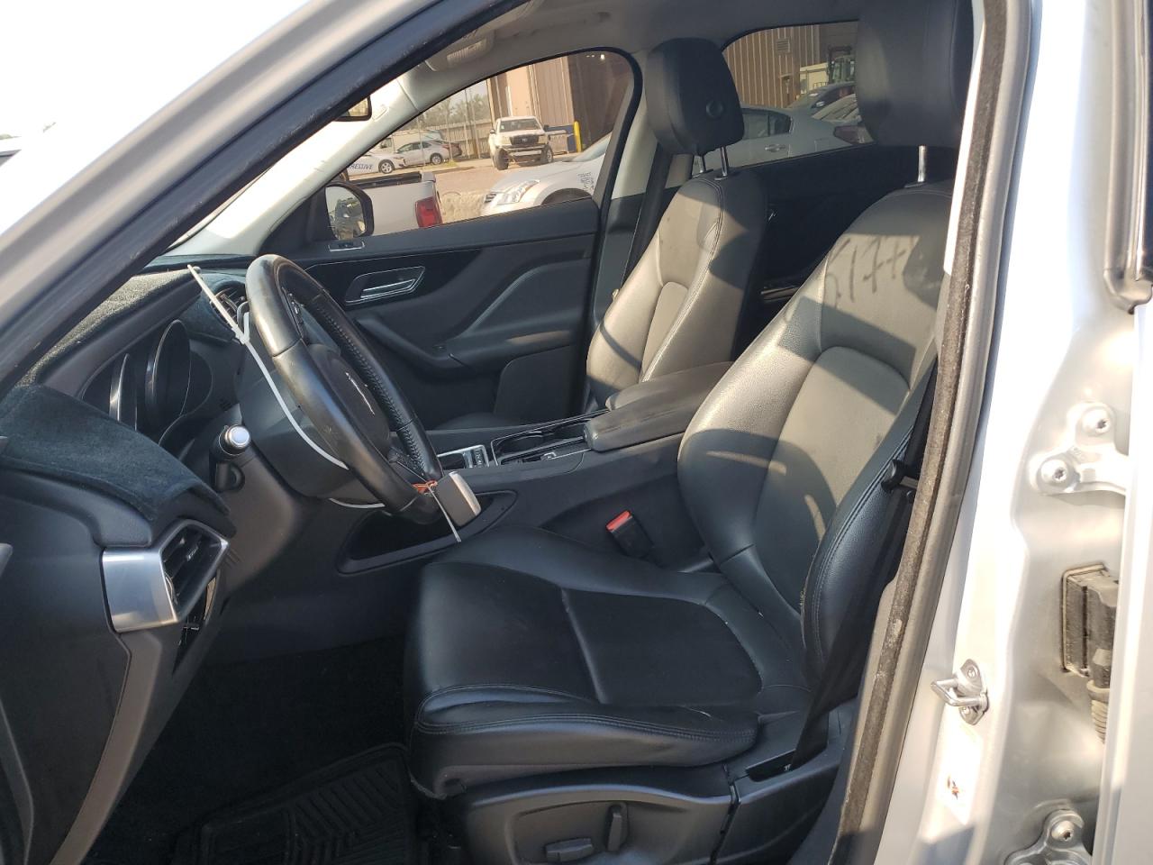 SADCJ2BV5HA068111 2017 Jaguar F-Pace Premium