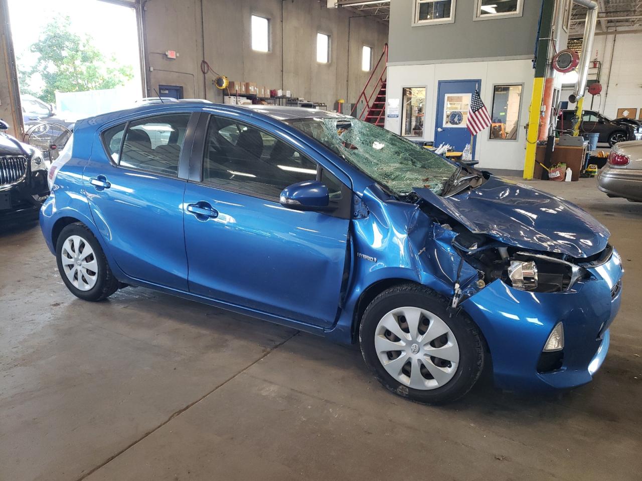 2012 Toyota Prius C vin: JTDKDTB35C1524538