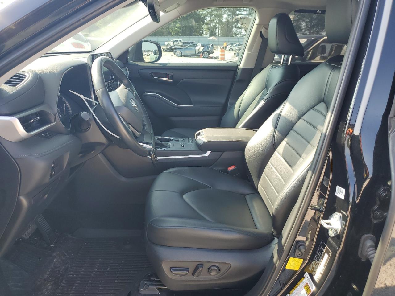 5TDGZRAH9NS095241 2022 Toyota Highlander Xle