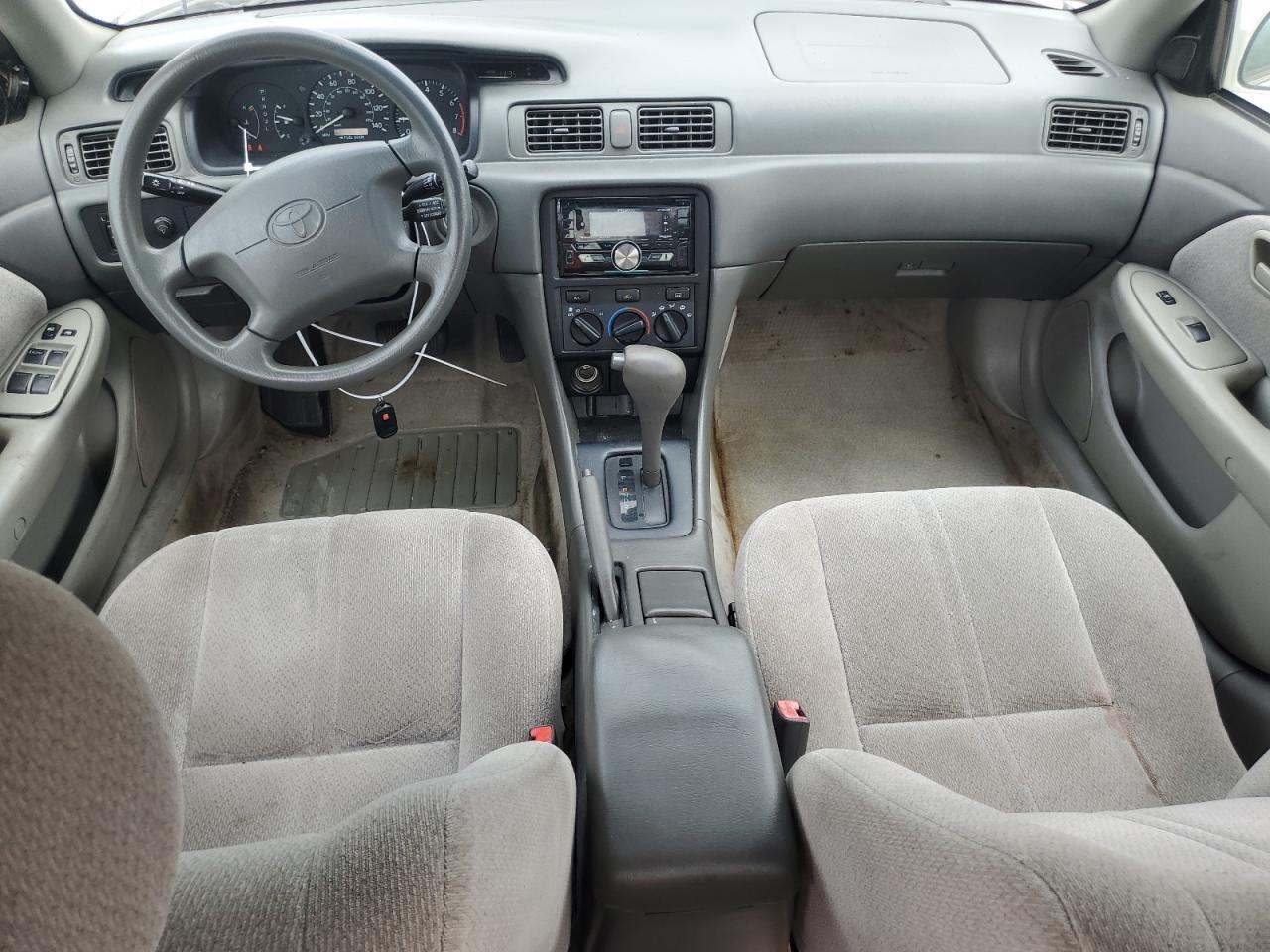 4T1BF28K9YU113499 2000 Toyota Camry Le