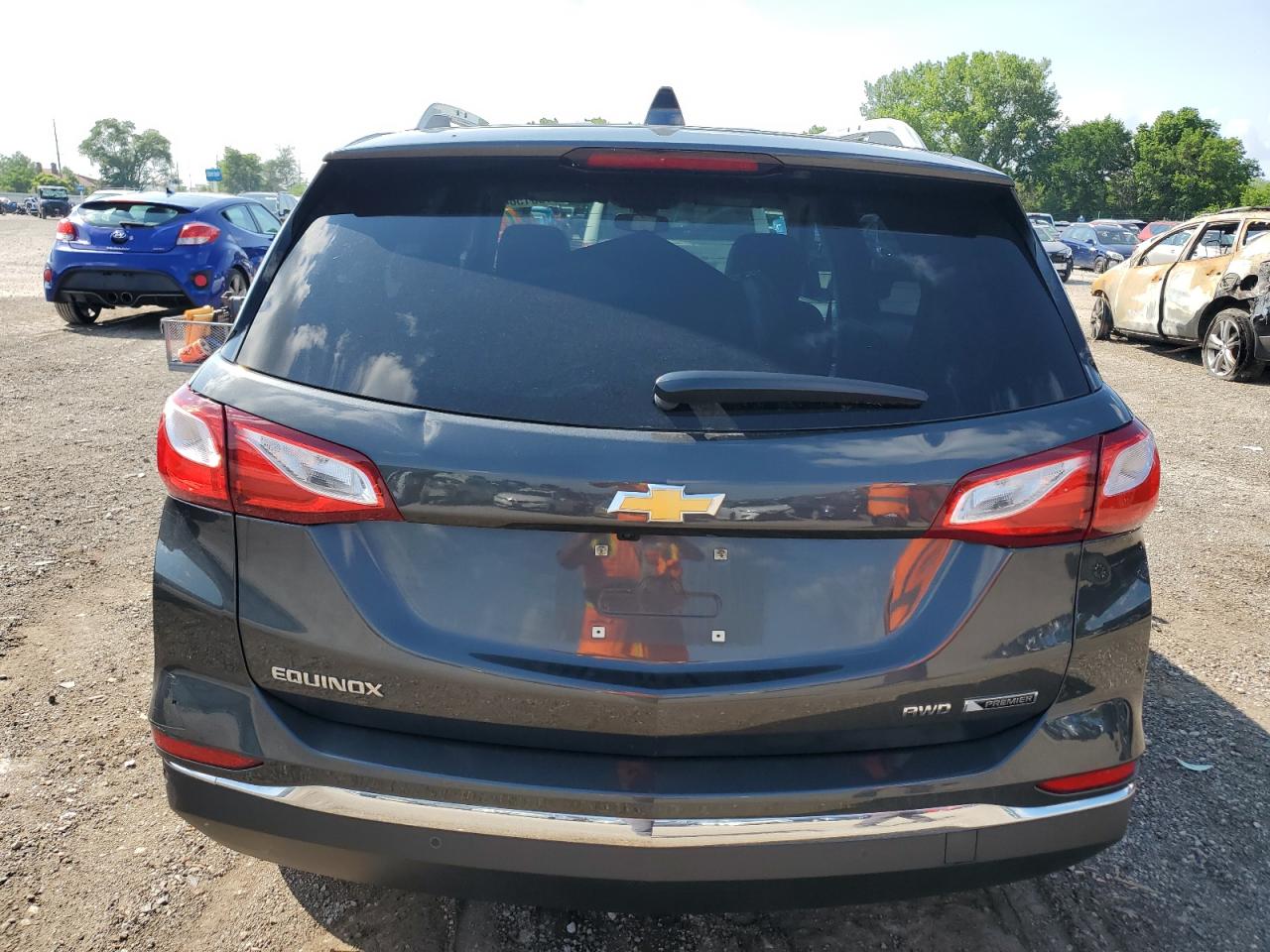 2GNAXVEV5J6319976 2018 Chevrolet Equinox Premier