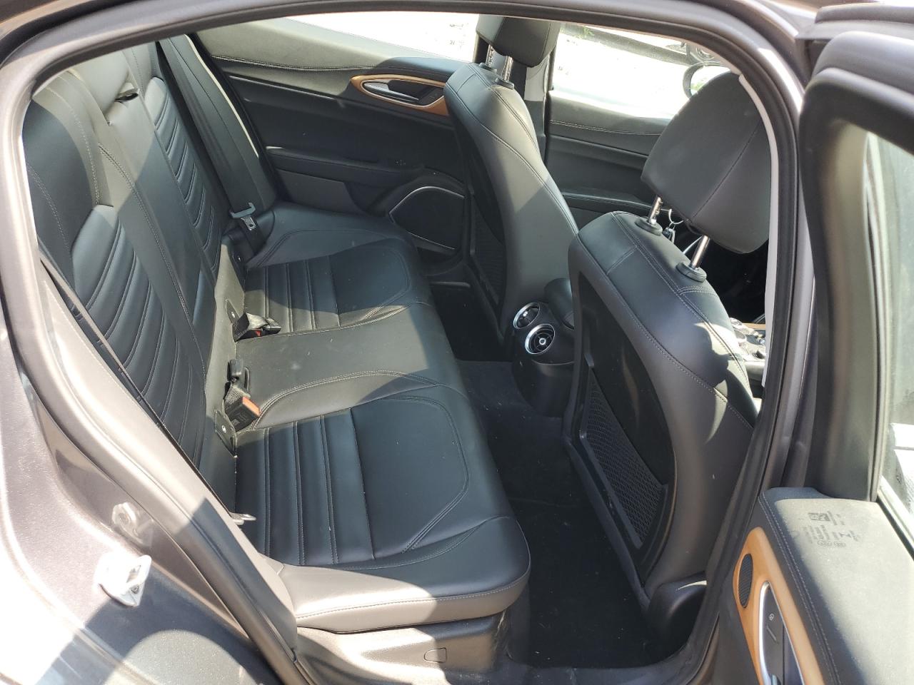 ZARFAEENXJ7582227 2018 Alfa Romeo Giulia Ti Q4