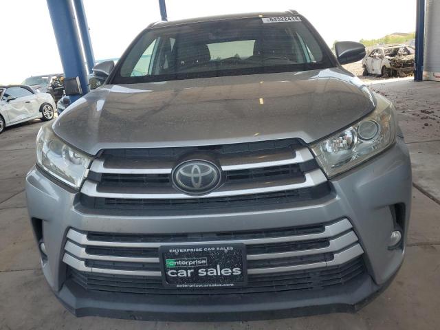 VIN 5TDKZRFH2KS557508 2019 Toyota Highlander, SE no.5