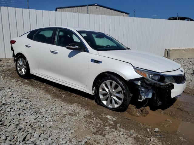 VIN 5XXGT4L3XJG258397 2018 KIA Optima, LX no.4