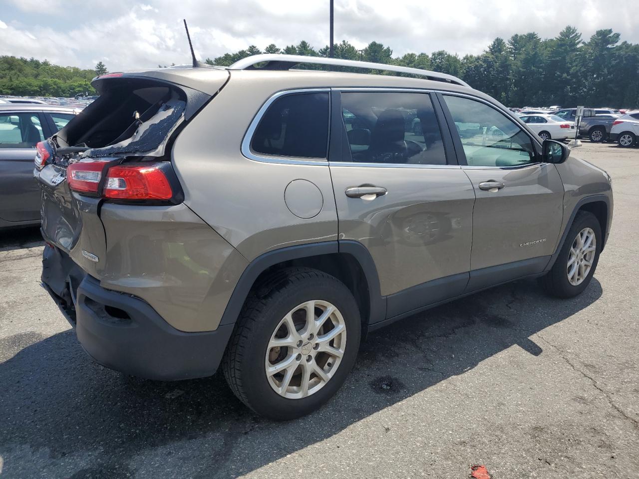 2017 Jeep Cherokee Latitude vin: 1C4PJMCB6HW565636