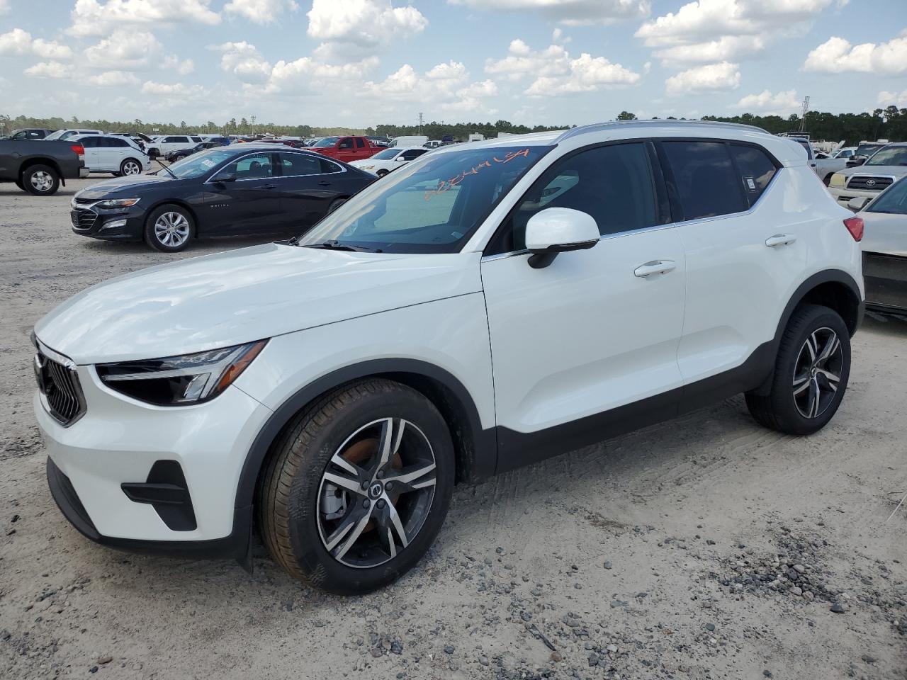 2024 Volvo Xc40 Core vin: YV4L12UK8R2304645