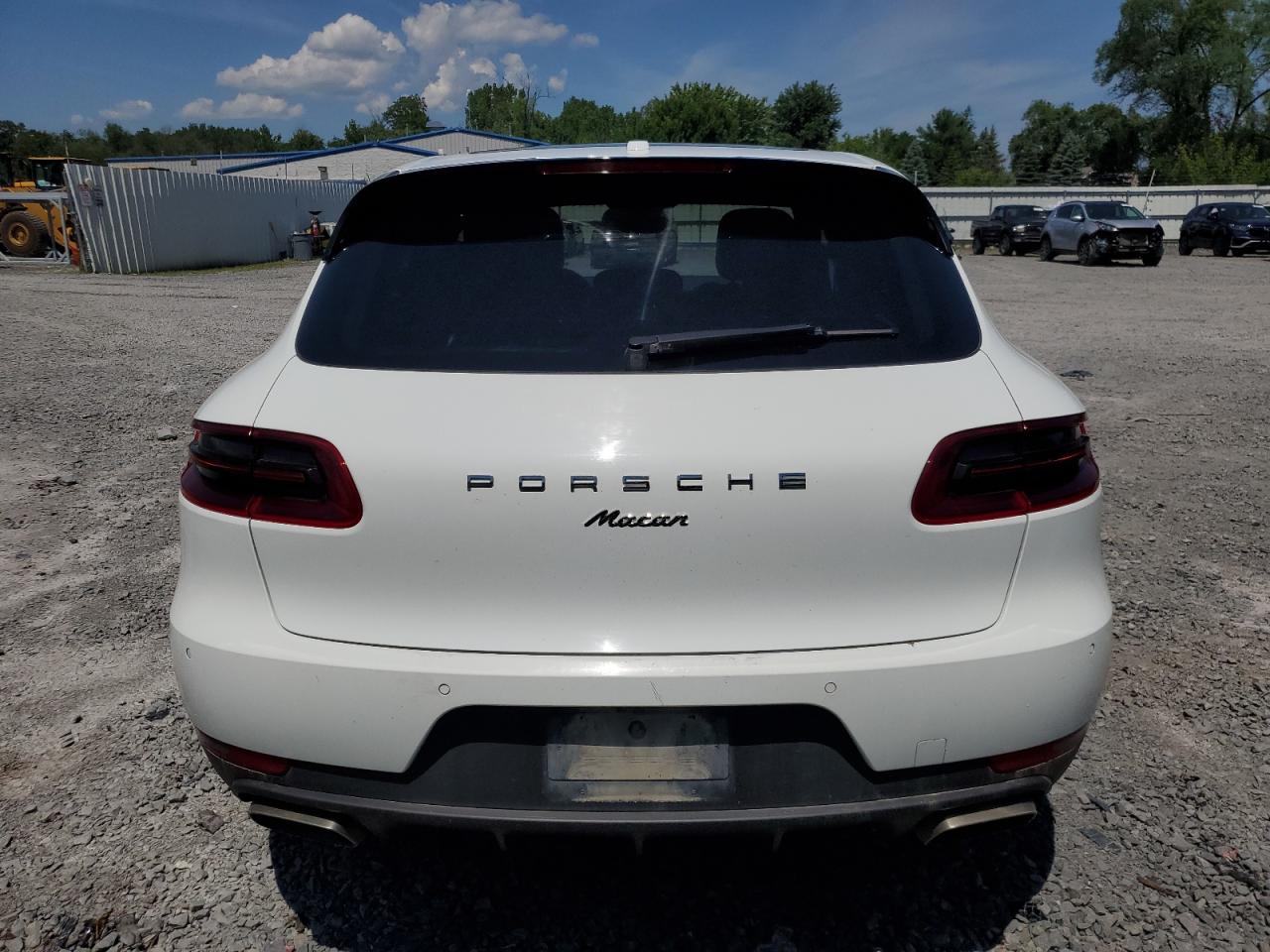 WP1AA2A55JLB00536 2018 Porsche Macan