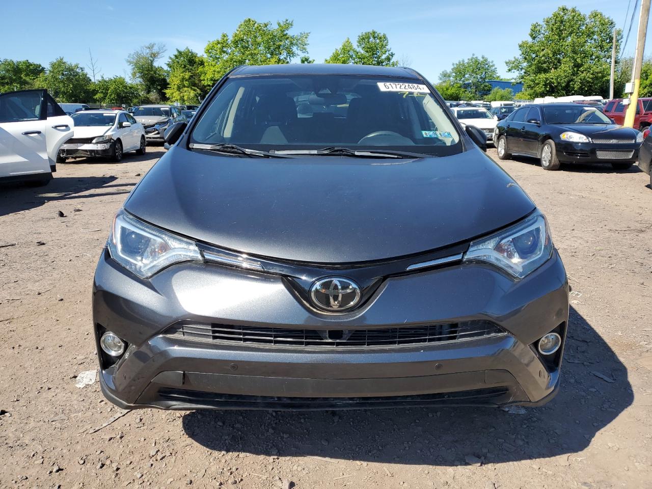 2018 Toyota Rav4 Le vin: JTMBFREV8JJ740357