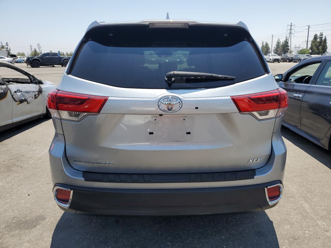 5TDKZRFHXKS571723 2019 Toyota Highlander Se