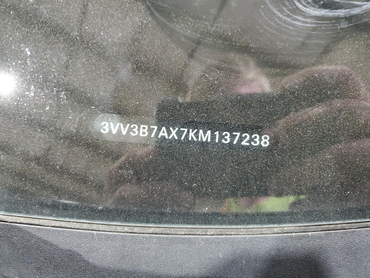 3VV3B7AX7KM137238 2019 Volkswagen Tiguan Se