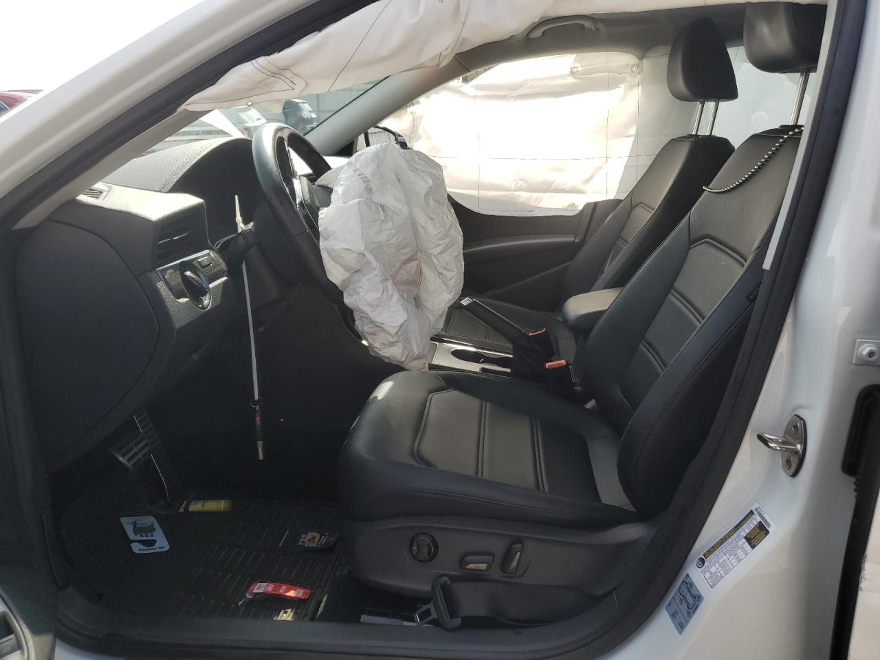 1VWMA7A36LC016249 2020 Volkswagen Passat R-Line