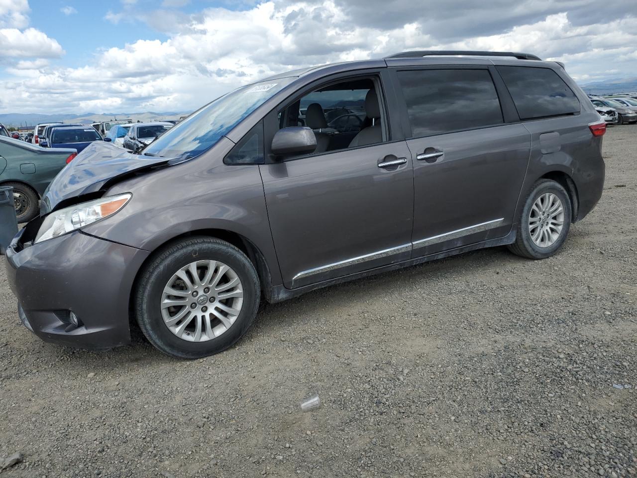 5TDYZ3DC3HS800461 2017 Toyota Sienna Xle