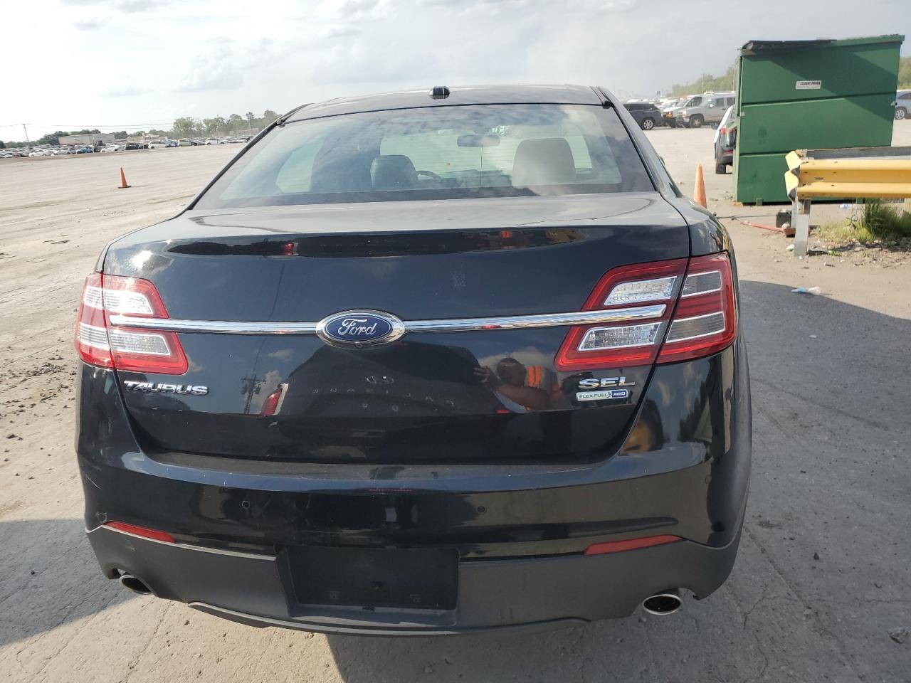 Lot #2972548933 2016 FORD TAURUS SEL