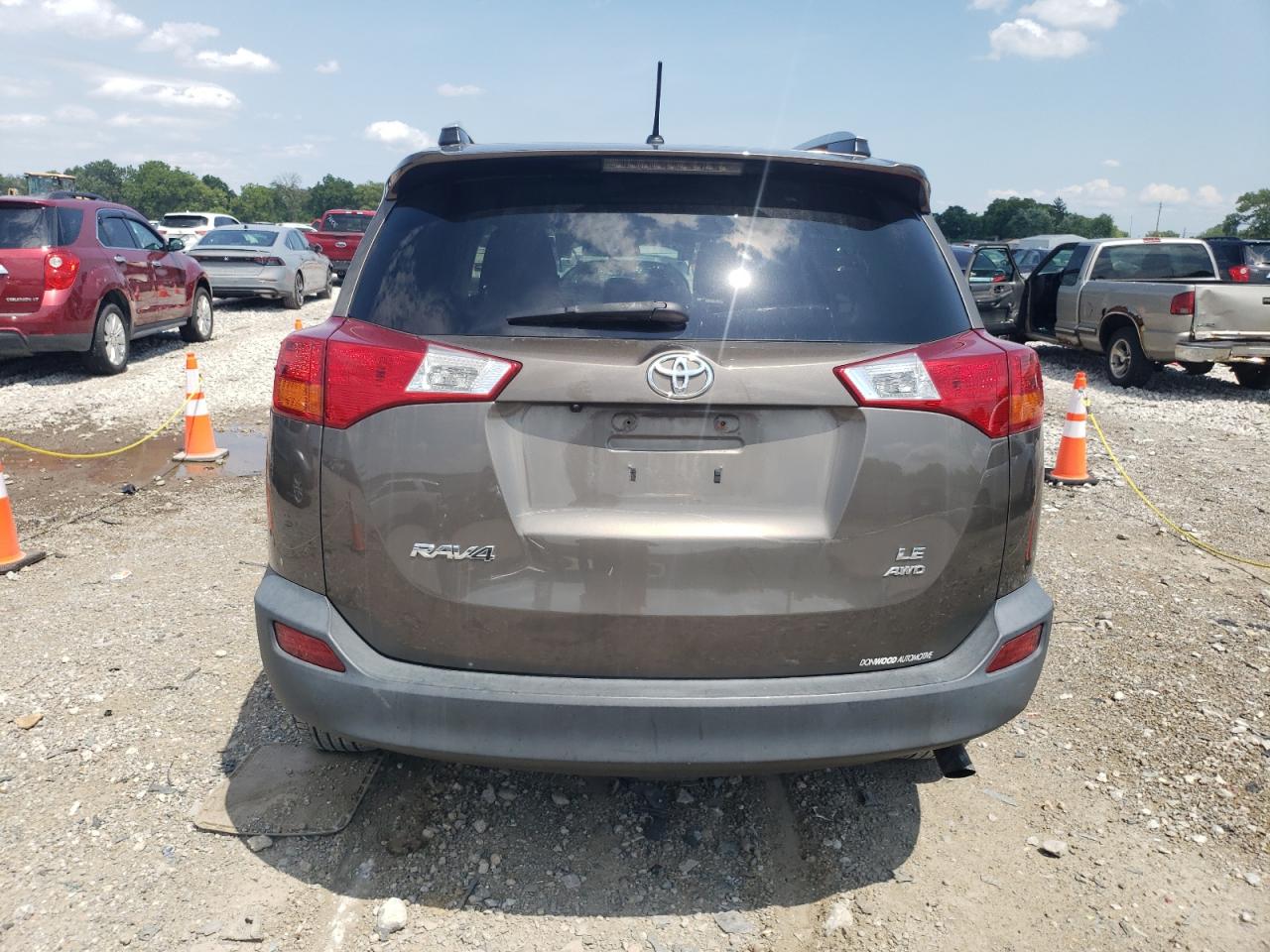 2T3BFREVXFW263763 2015 Toyota Rav4 Le