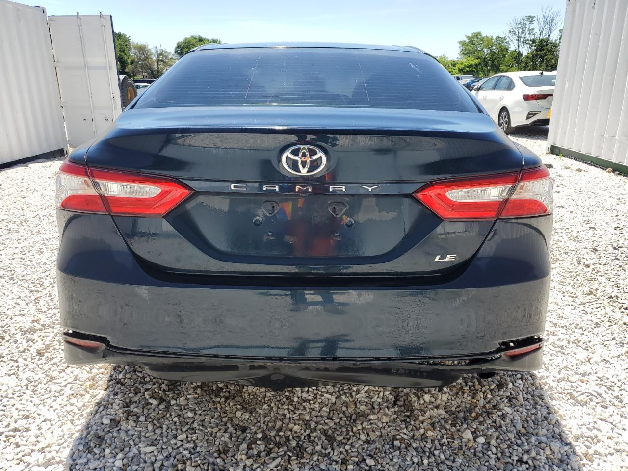 2018 Toyota Camry L vin: 4T1B11HK8JU572974