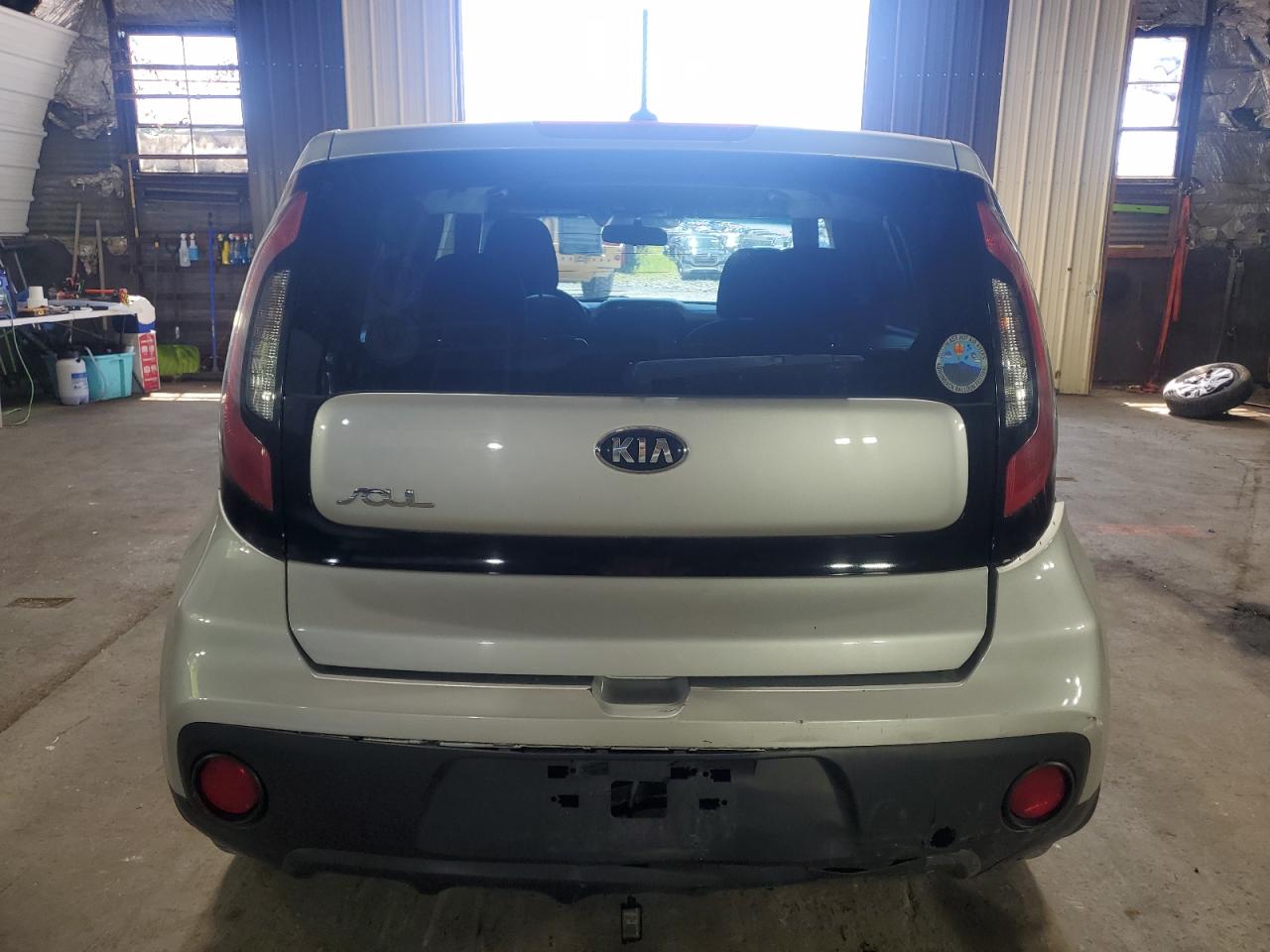 KNDJN2A26J7605487 2018 Kia Soul