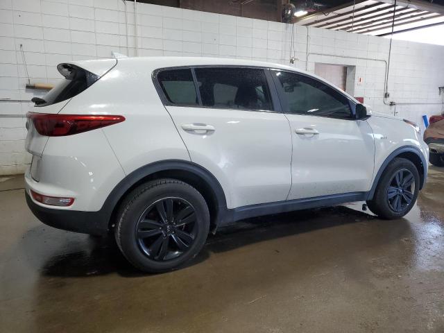 VIN KNDPMCAC8H7115221 2017 KIA Sportage, LX no.3