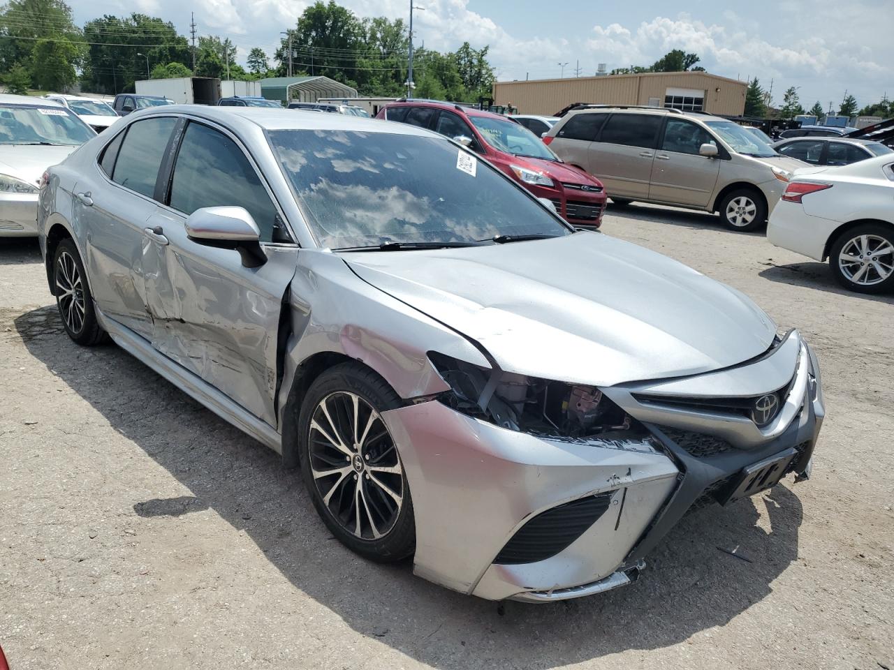 2018 Toyota Camry L vin: 4T1B11HK4JU644916