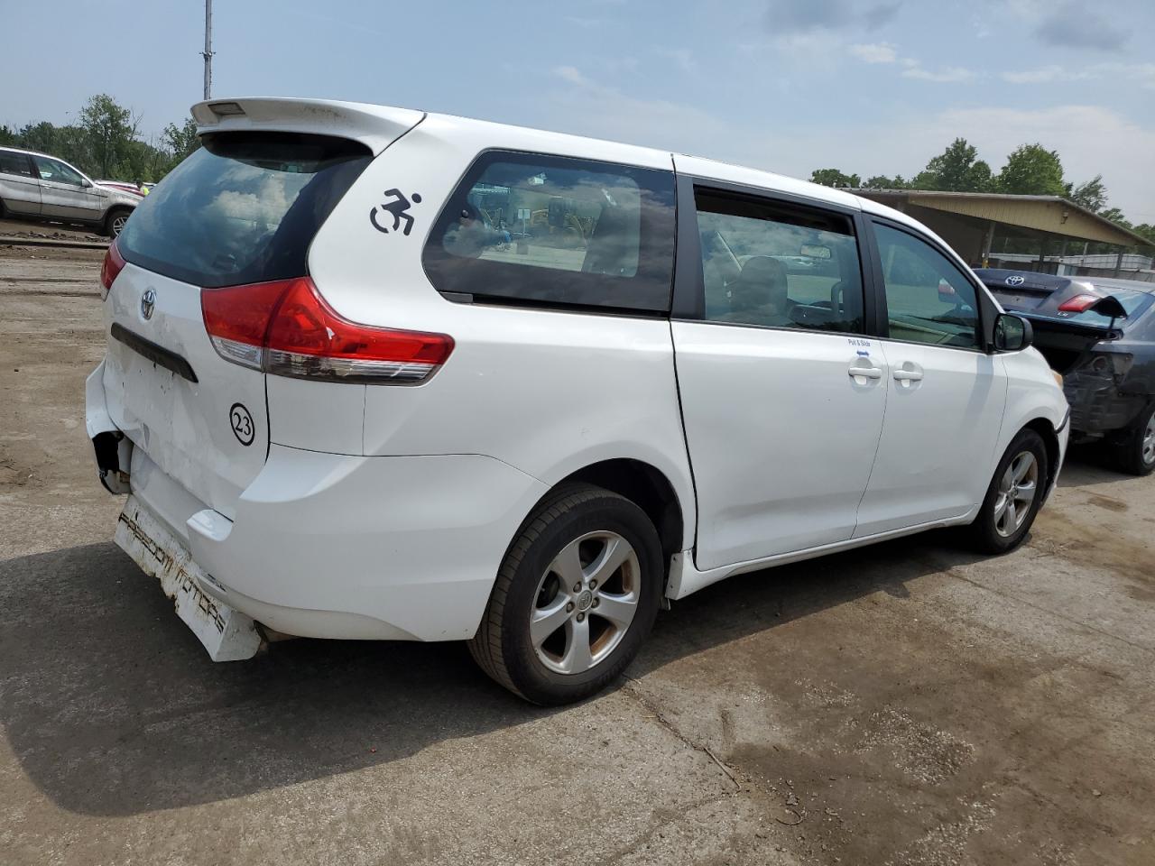 5TDZK3DC8ES452483 2014 Toyota Sienna