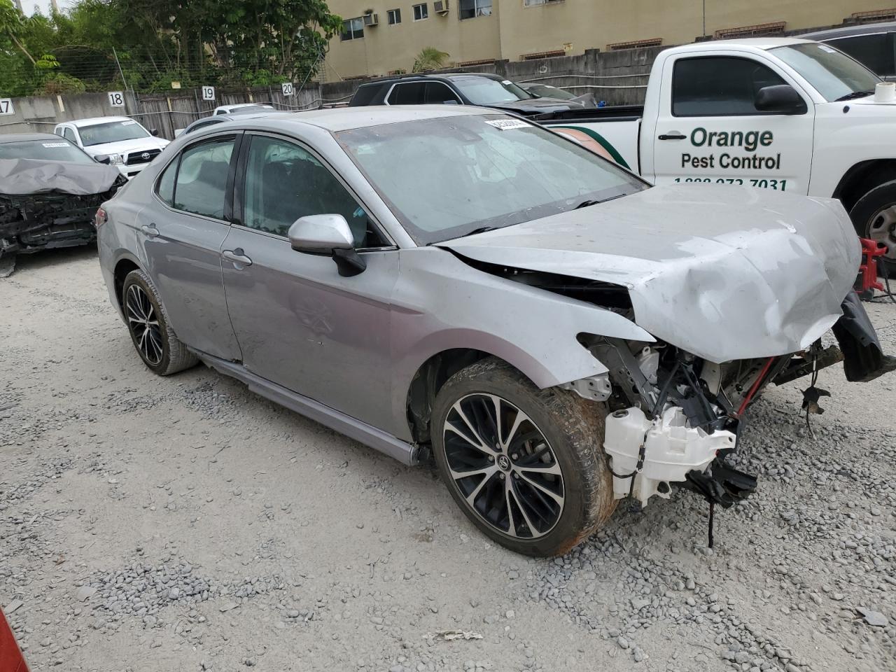 2018 Toyota Camry L vin: 4T1B11HK6JU082887