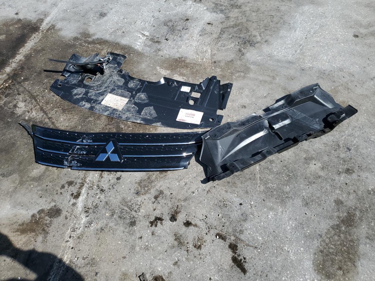 JA4J3UA82NZ041136 2022 Mitsubishi Outlander Se