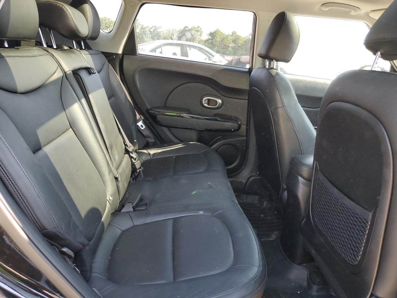 KNDJX3A50G7335613 2016 Kia Soul !