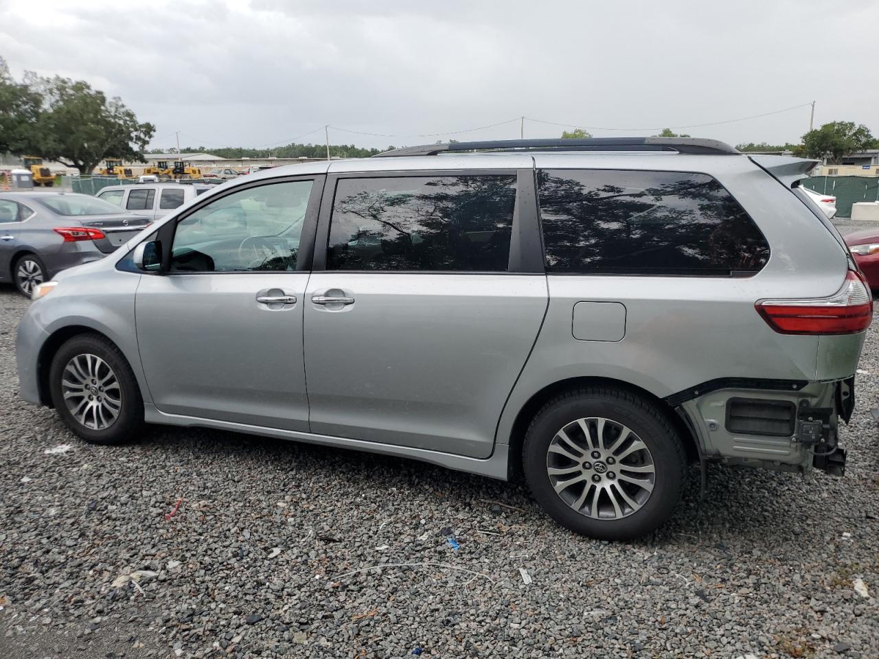 TOYOTA SIENNA XLE