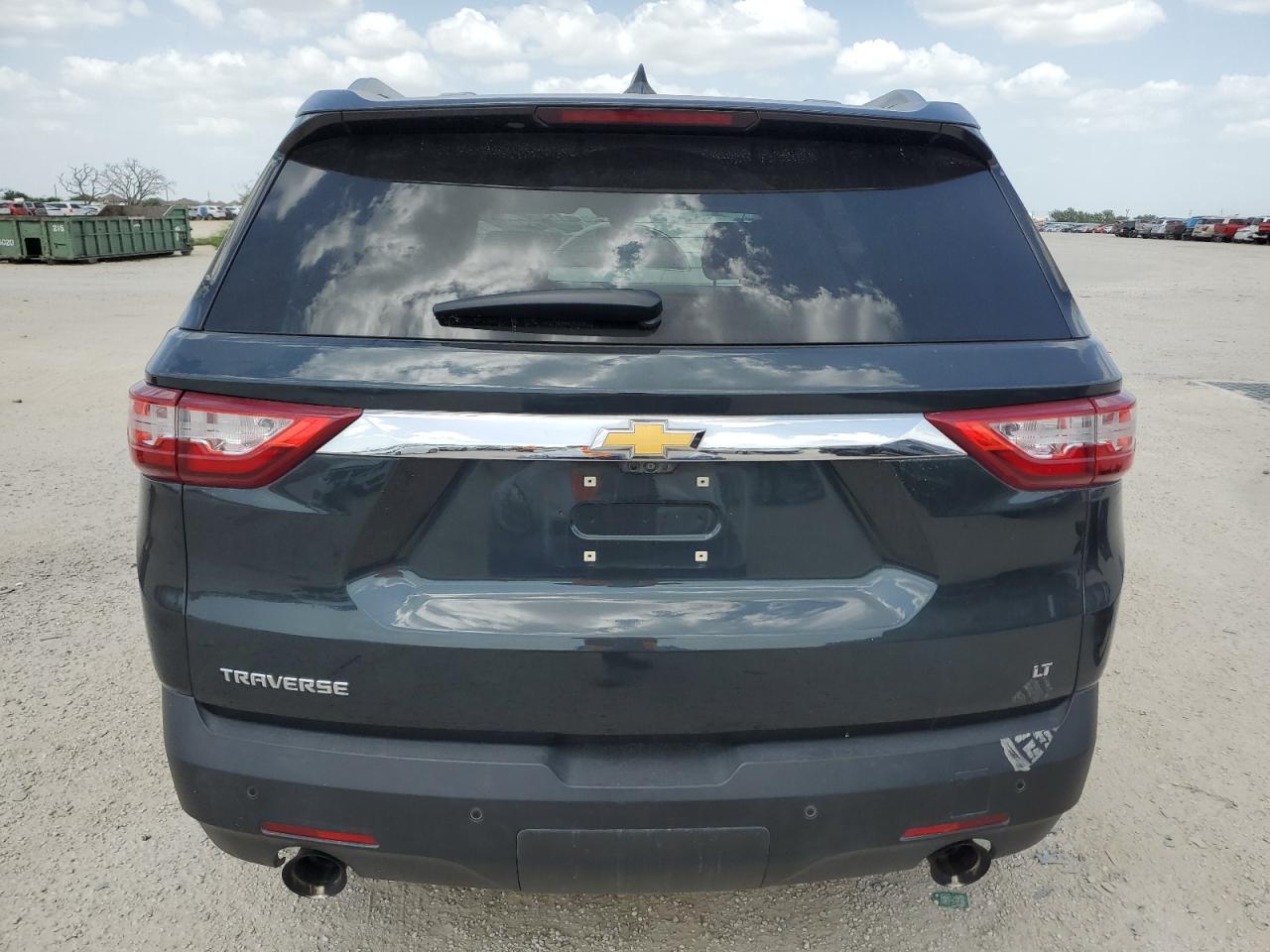 1GNERHKW3JJ274050 2018 Chevrolet Traverse Lt