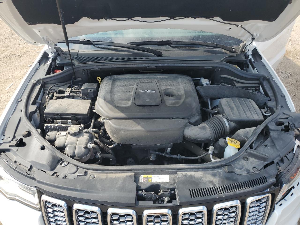 1C4RJFCG2JC215220 2018 Jeep Grand Cherokee Overland