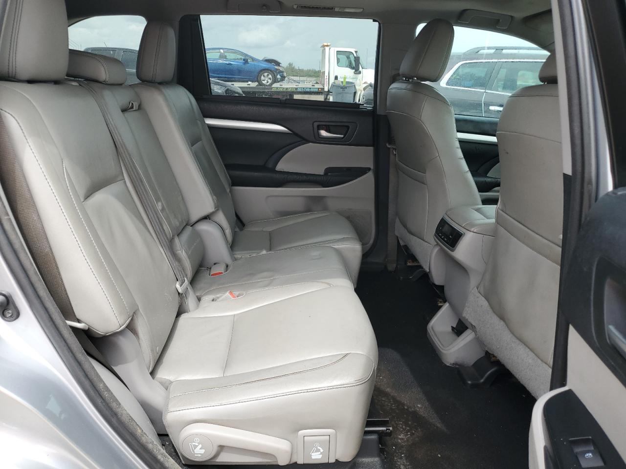 5TDKKRFH4FS105618 2015 Toyota Highlander Xle