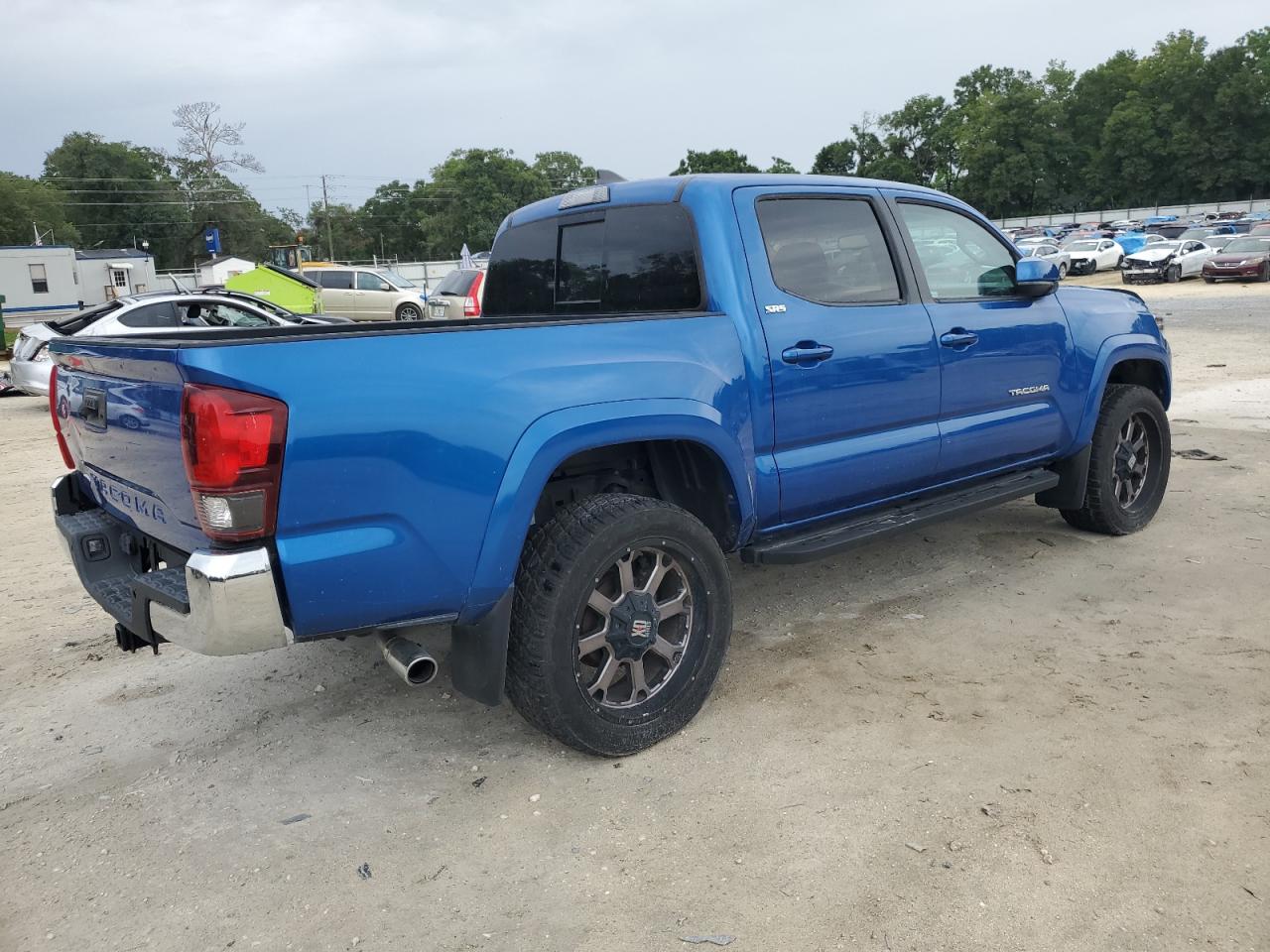 3TMAZ5CNXJM059781 2018 Toyota Tacoma Double Cab