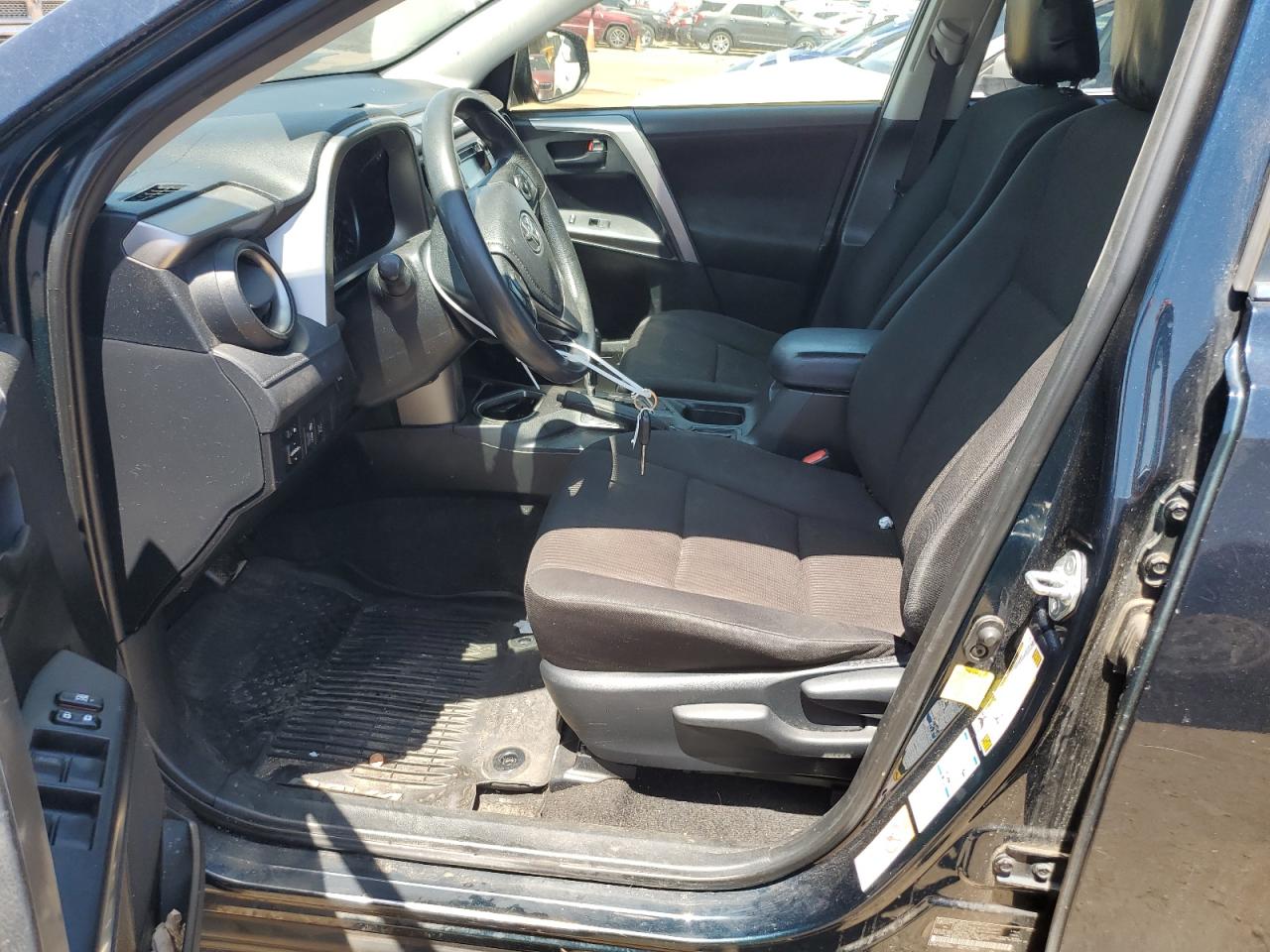JTMBFREVXHJ166788 2017 Toyota Rav4 Le