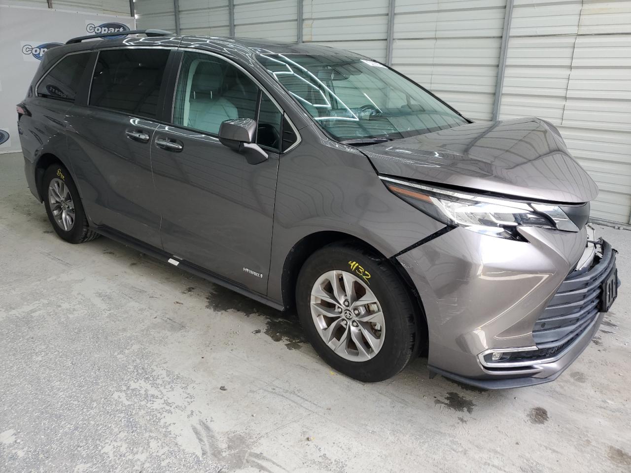 Lot #2779575593 2021 TOYOTA SIENNA XLE