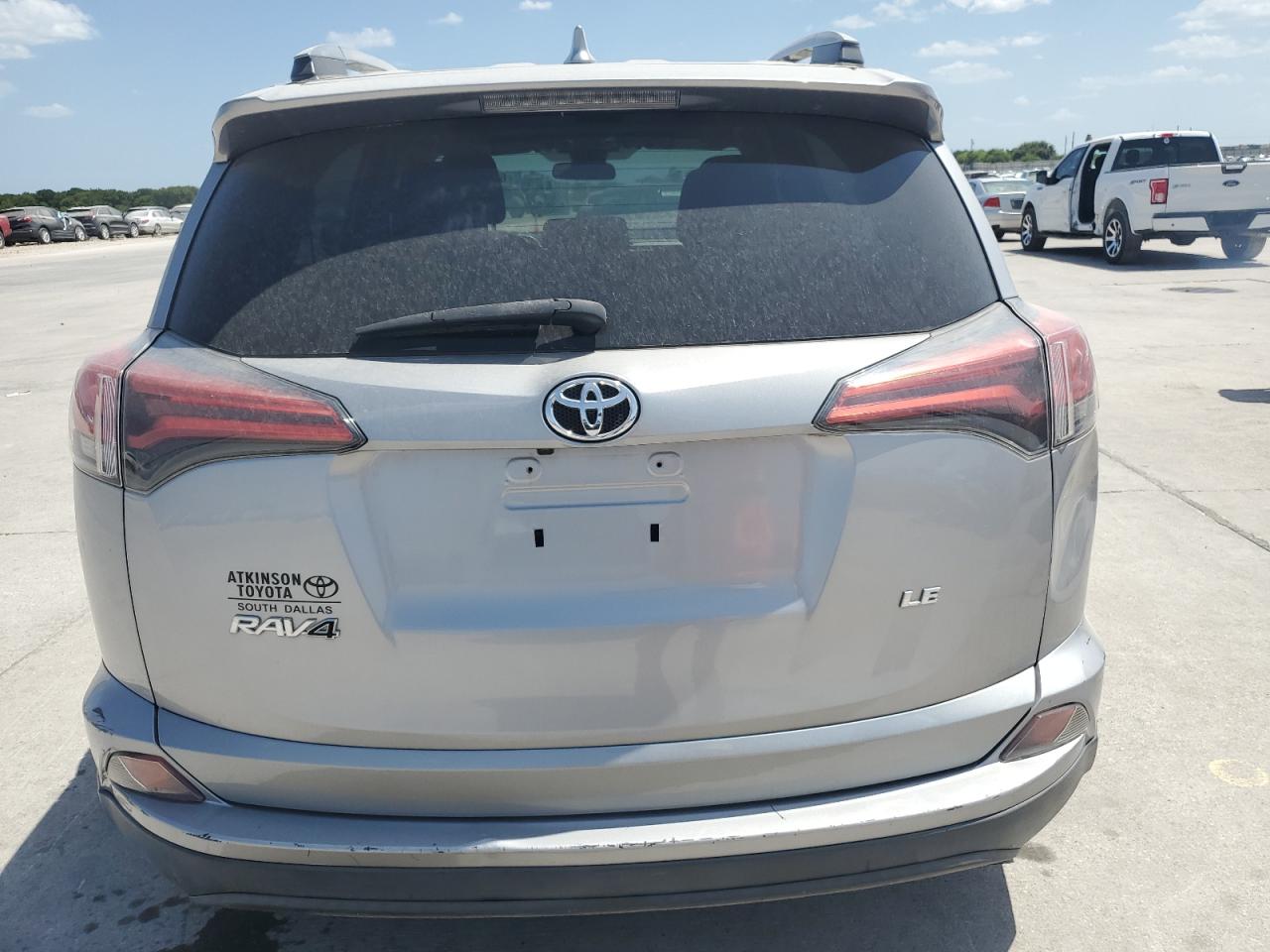 2T3ZFREV0HW373772 2017 Toyota Rav4 Le