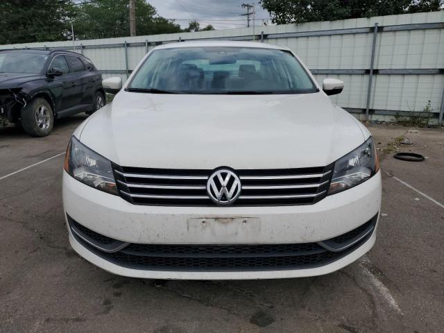 2015 VOLKSWAGEN PASSAT S - 1VWAT7A34FC020429