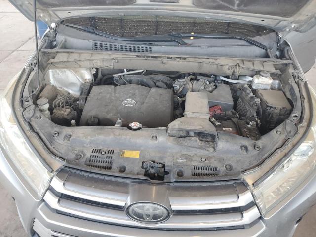 VIN 5TDKZRFH2KS557508 2019 Toyota Highlander, SE no.11