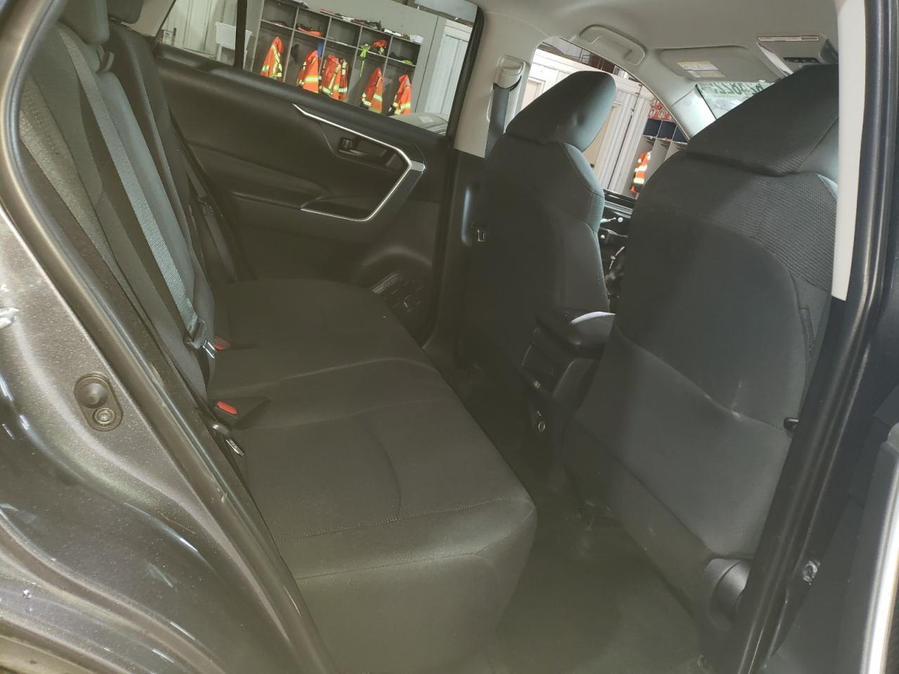 2T3G1RFV8KC019821 2019 Toyota Rav4 Le