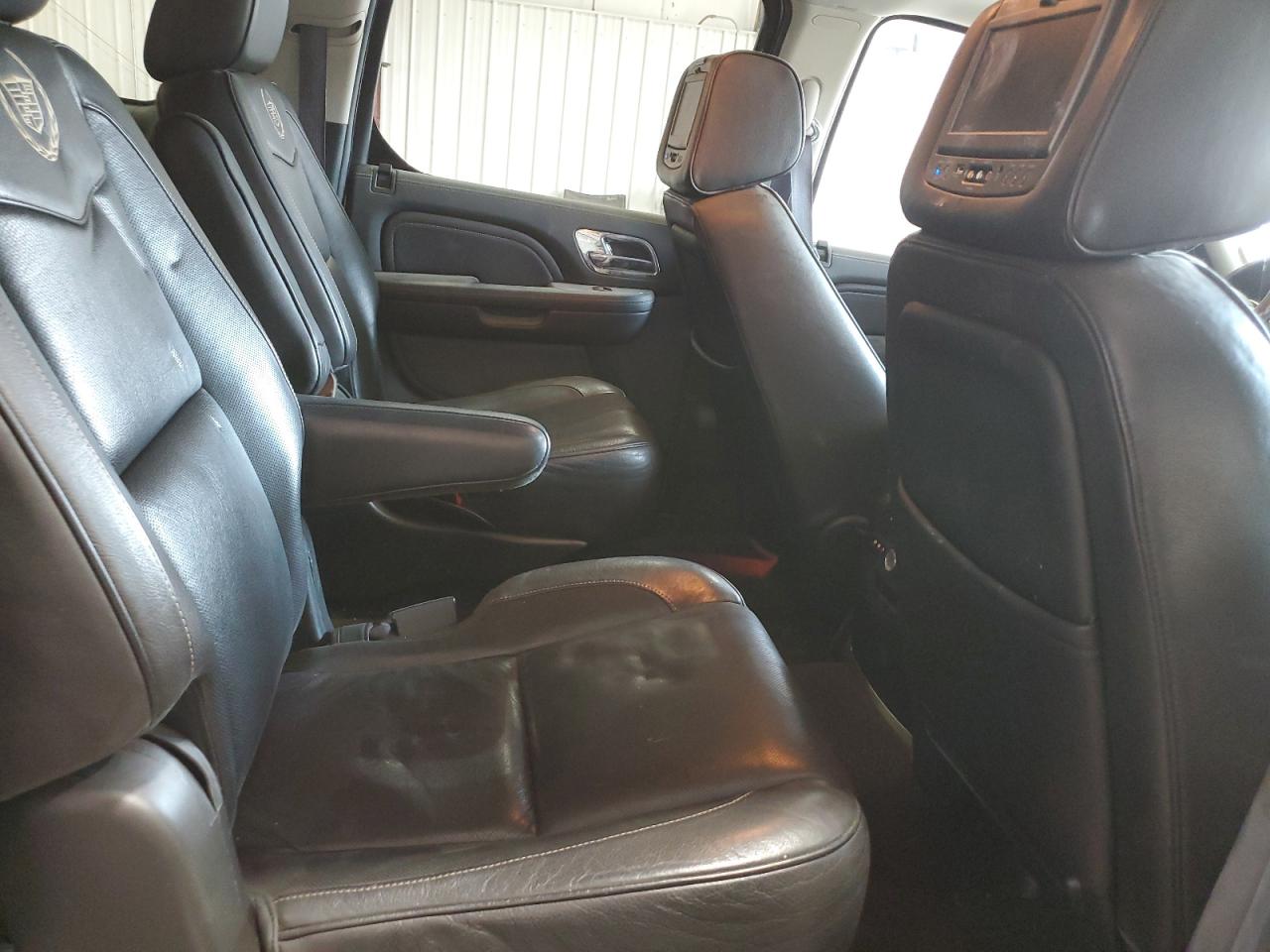 CADILLAC ESCALADE ESV PLATINUM