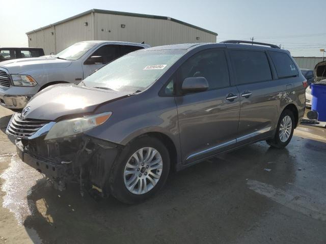 VIN 5TDYK3DC0FS675887 2015 Toyota Sienna, Xle no.1