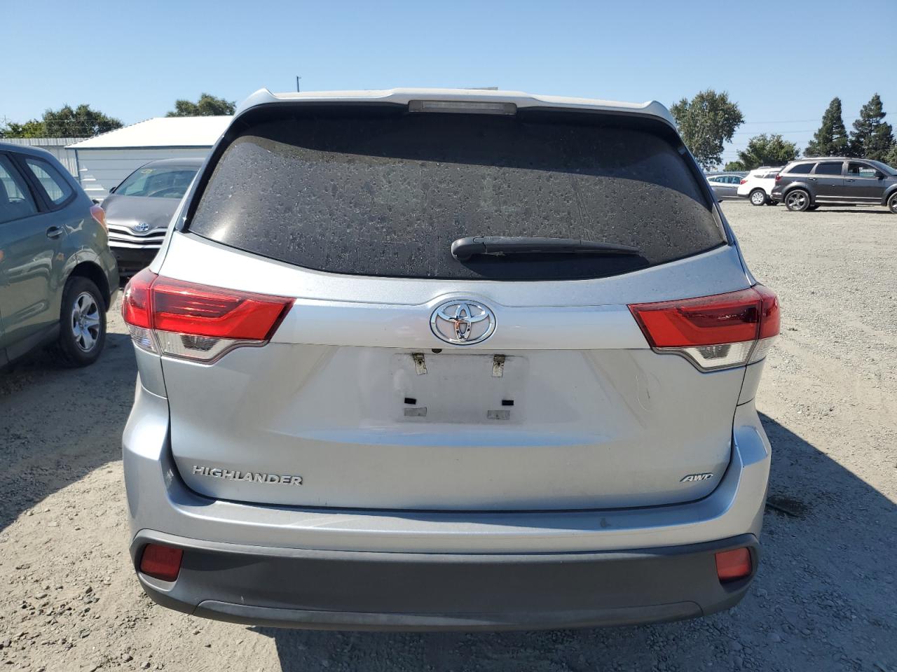 5TDBZRFH0HS479383 2017 Toyota Highlander Le