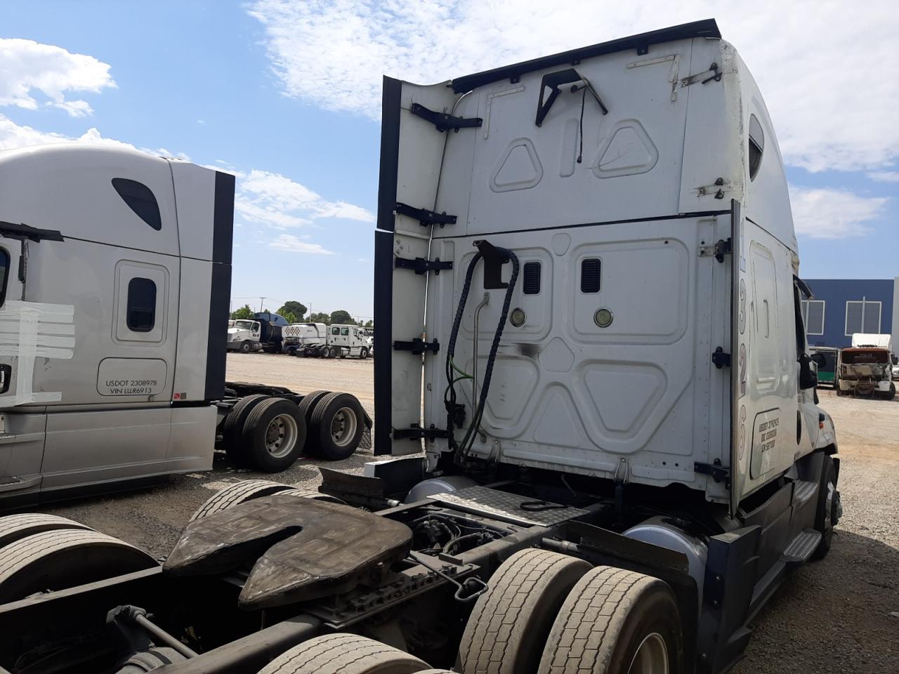 Lot #2804471334 2016 FREIGHTLINER CASCADIA 1