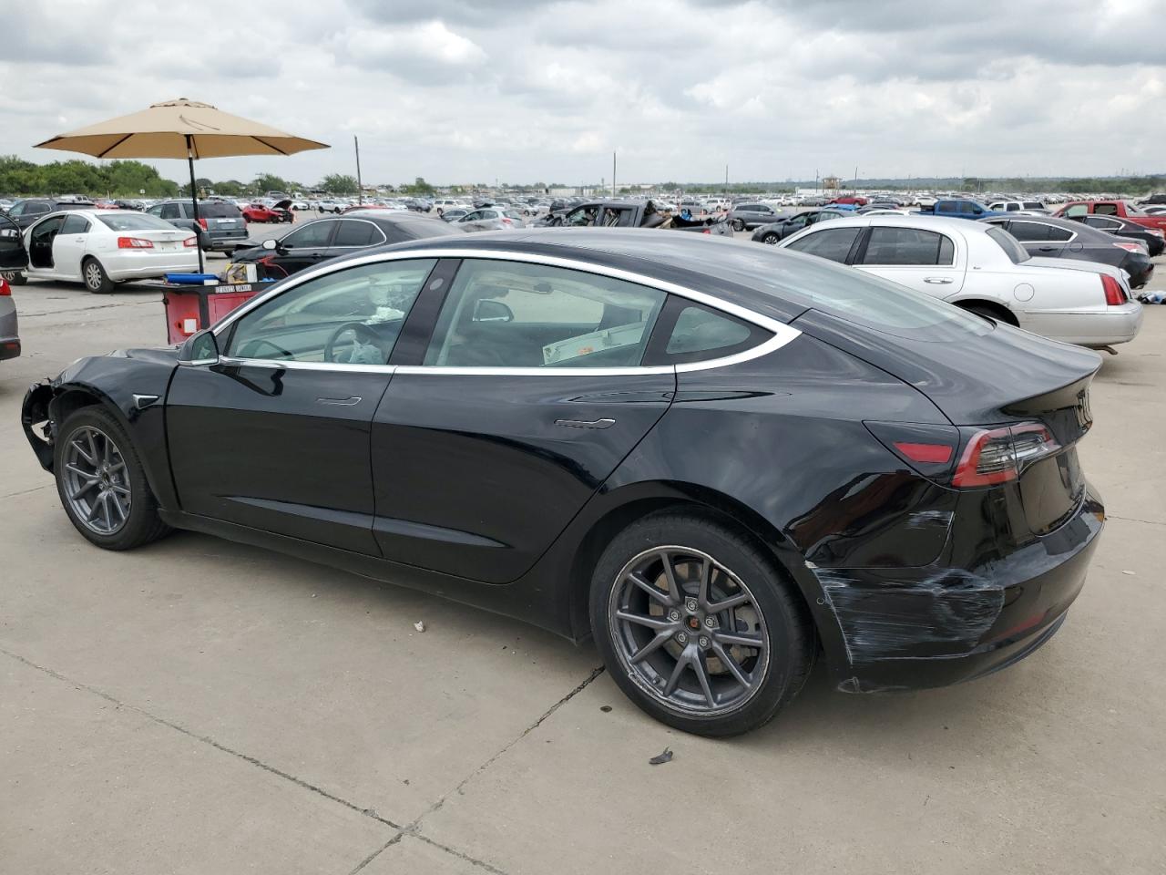 Lot #2784433800 2018 TESLA MODEL 3